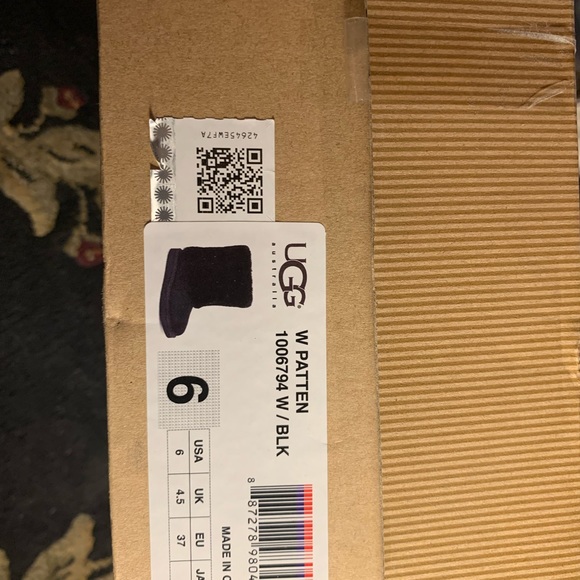 UGG Australia Patten Boots - Picture 5 of 5